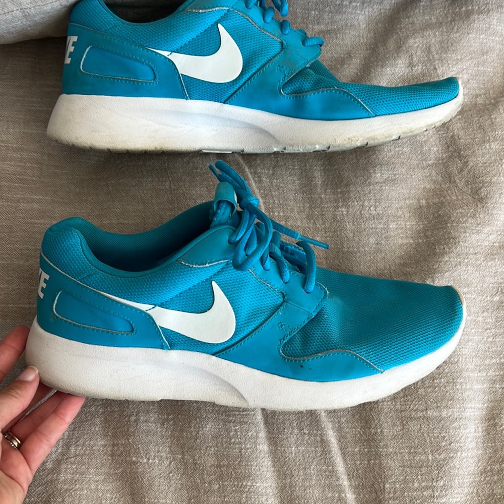 Mens teal Nikes. Good used condition.